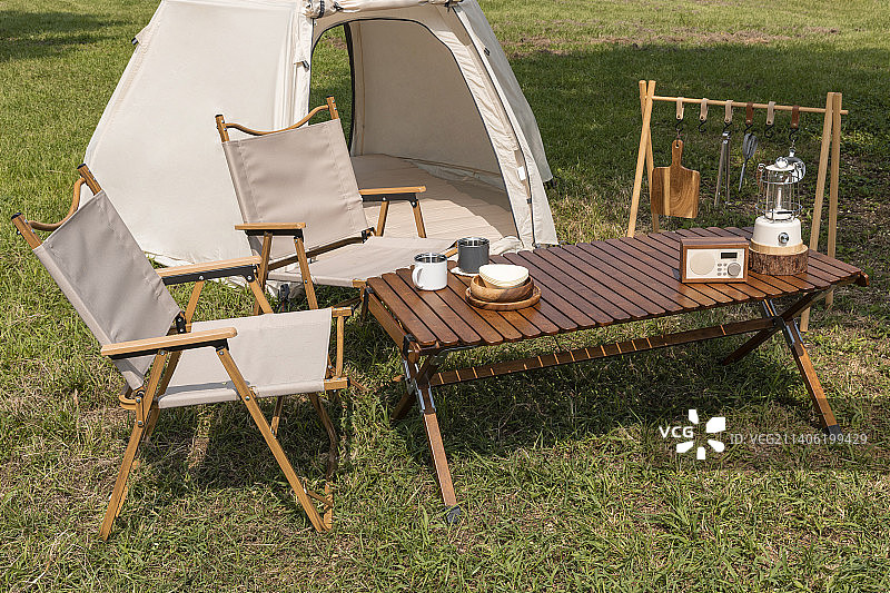 露营氛围美学_帐篷和露营装备图片素材