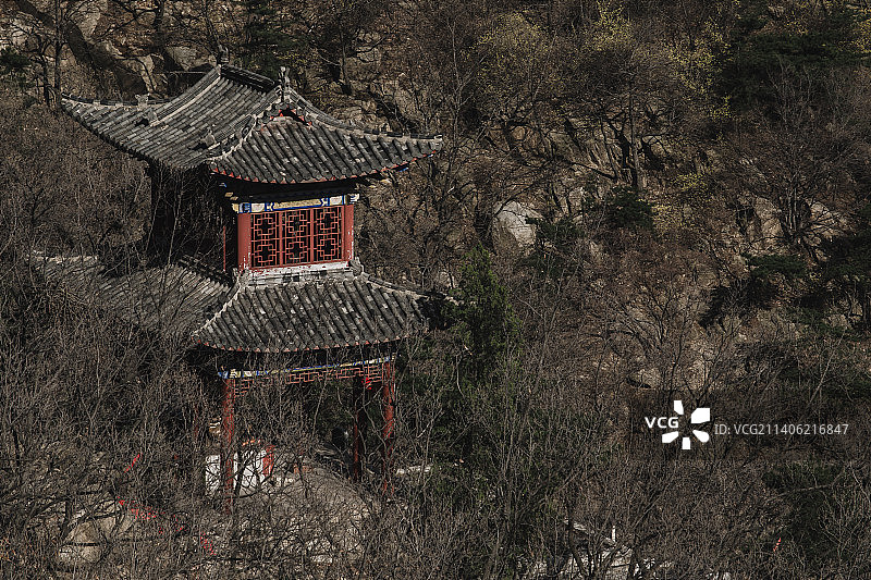 中国非都市风光拍摄主题，山东泰安国内著名景点，新泰市新甫山莲花山，古老的亭子，户外白昼无人图像摄影图片素材