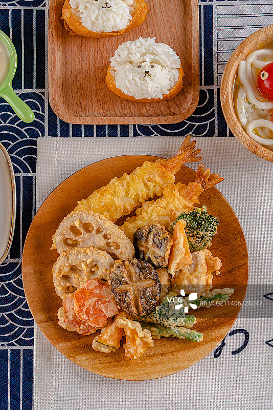 诱人天妇罗稻荷寿司乌冬面脆炸时蔬图片素材