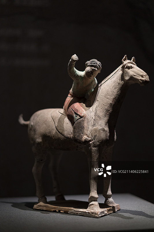 唐三彩陶俑雕塑图片素材