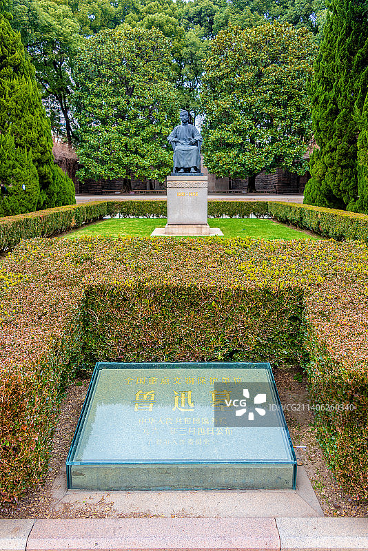 中国上海鲁迅公园鲁迅墓图片素材