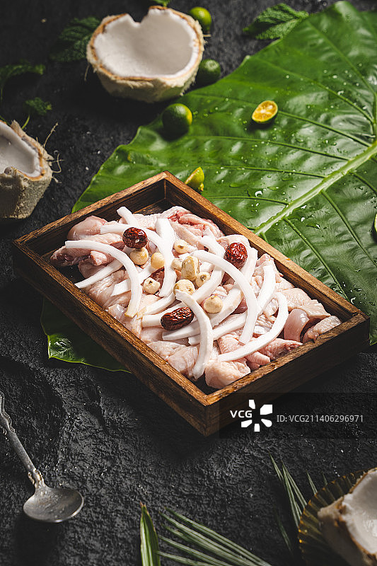 椰子鸡 海南美食 椰子美食 石板背景 清远鸡 广州鸡图片素材