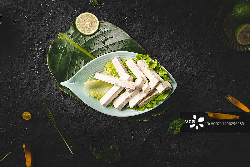 椰子鸡 海南美食 椰子美食 石板背景 香豆腐图片素材