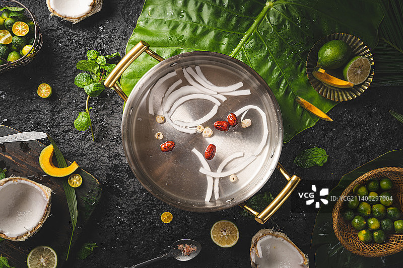 椰子鸡 海南美食 椰子美食 石板背景 椰子鸡锅底 椰子水锅图片素材