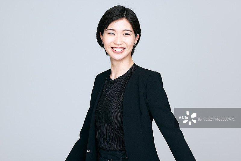 年轻的日本女性工作室肖像图片素材