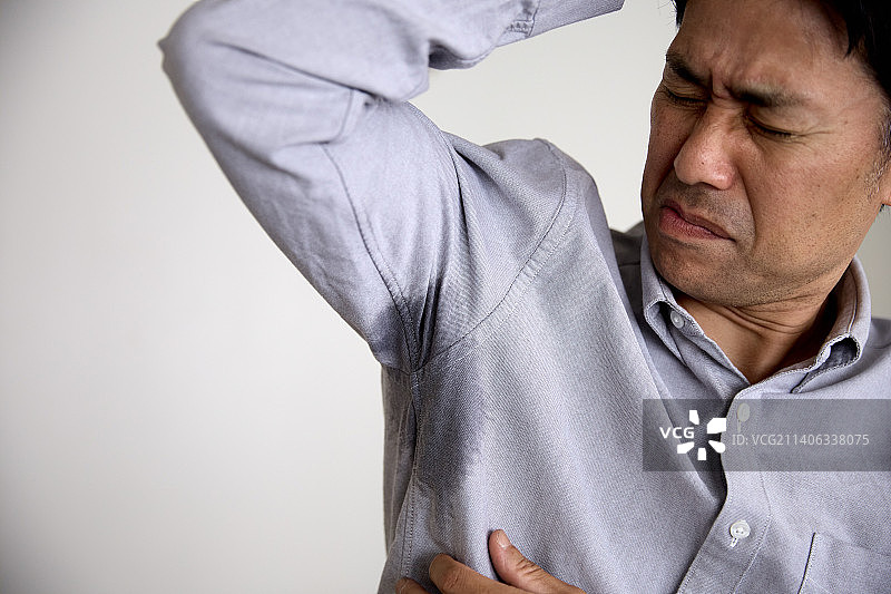 流汗的日本男人图片素材