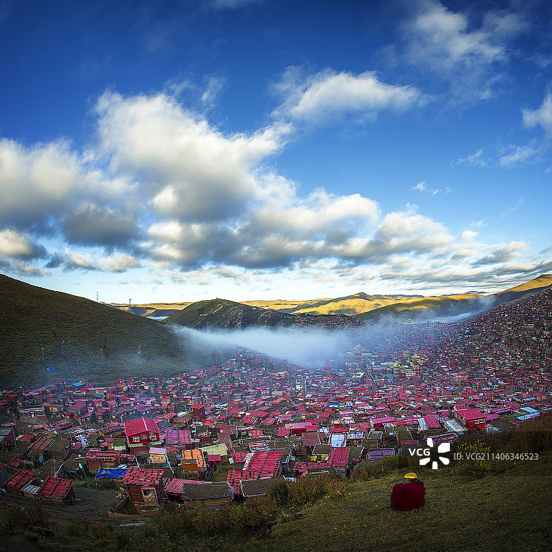 色达的早晨图片素材