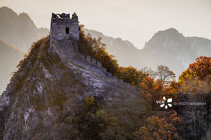 箭扣秋色跃天梯图片素材