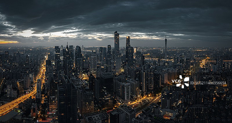 广州日出天际线市中心全景航拍鸟瞰黑金CBD图片素材