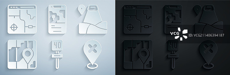 带有山地城市背景的道路交通标志牌图片素材