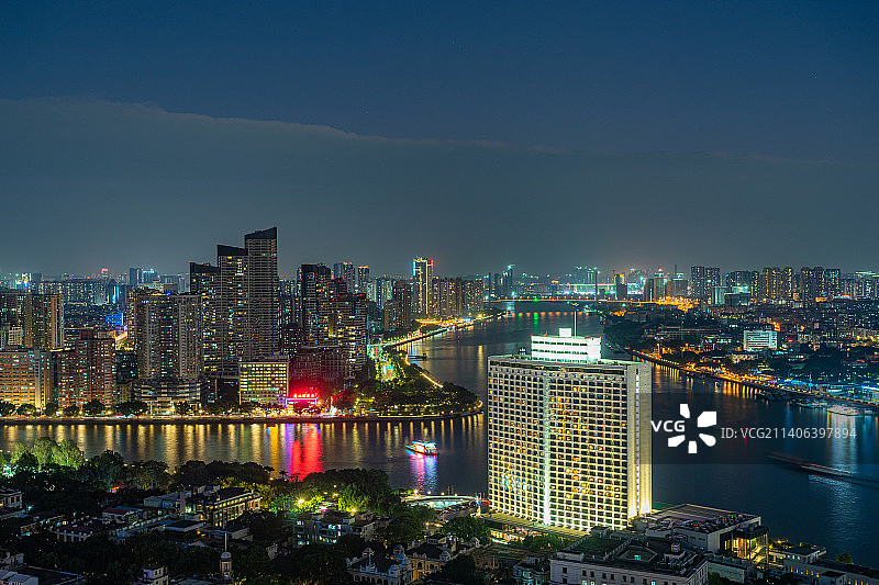 广州沙面白天鹅宾馆和白鹅潭商务区航拍夜景图片素材