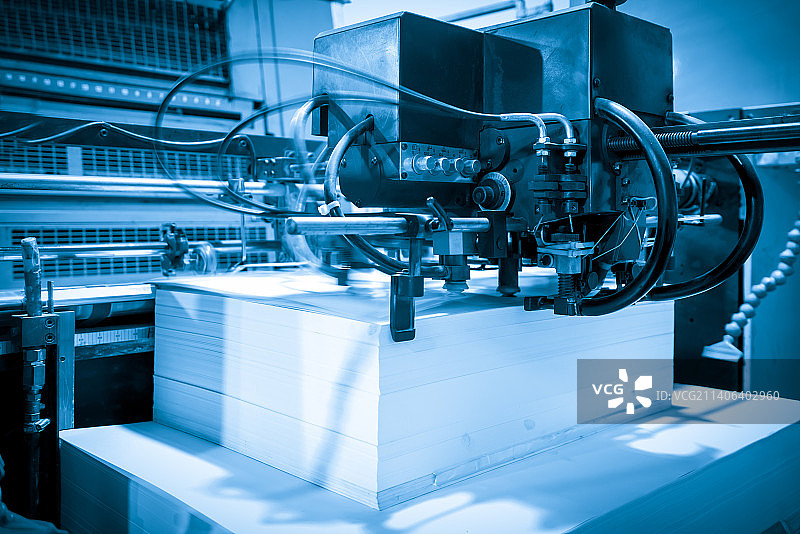 印刷厂印刷机器设备图片素材
