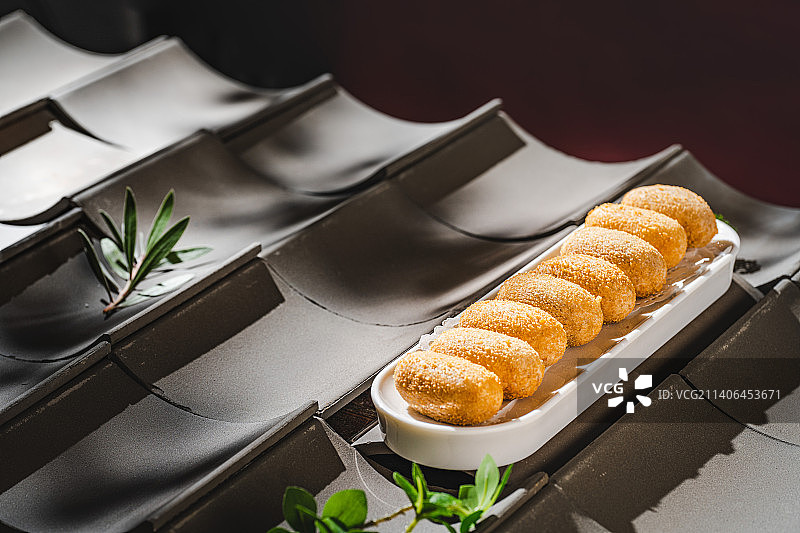 红糖糍粑 爆浆糍粑 流心红糖糍粑 商务火锅 高端私房火锅 红墙绿瓦 故宫宫廷风 火锅菜品图片素材