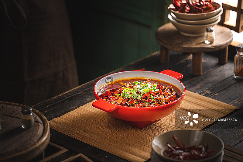 农家怀旧风 复古中国风 厨房窗边的美食 水煮牛肉 水煮猪肝 水煮鱼 水煮鸡爪 水煮肉片 水煮鸡丝图片素材