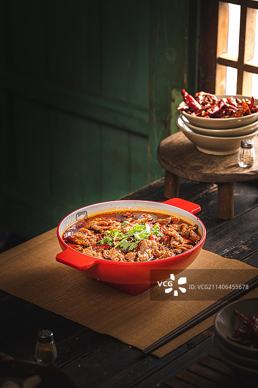 农家怀旧风 复古中国风 厨房窗边的美食 水煮牛肉 水煮猪肝 水煮鱼 水煮鸡爪 水煮肉片 水煮鸡丝图片素材