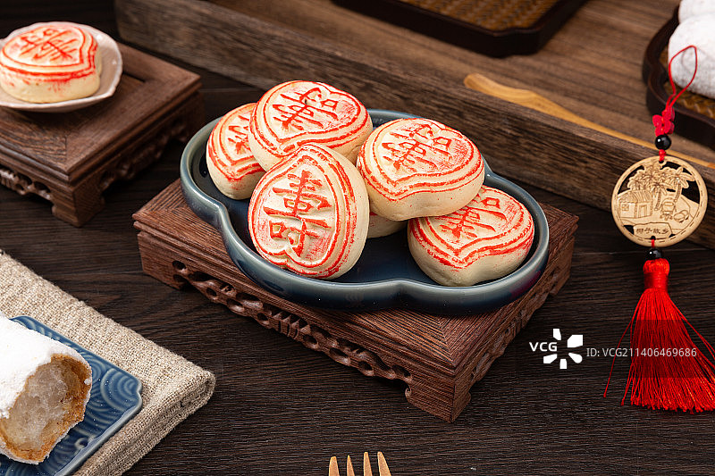 寿桃形状的中国传统甜点图片素材