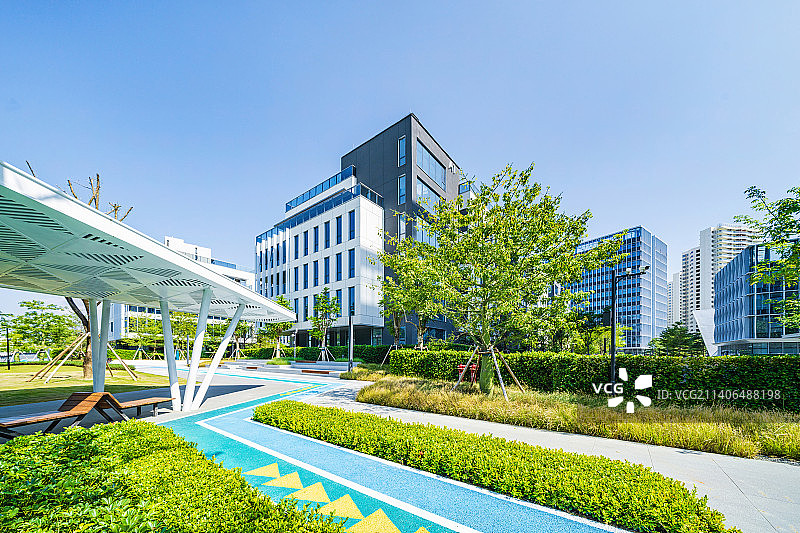南省三亚市崖州区崖州湾科技城办公园区园林景观绿道 运动塑胶跑道图片素材