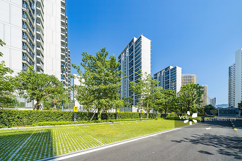 海南省三亚市崖州湾科技城办公园区地面停车场充电桩 新能源电动汽车充电桩特写图片素材