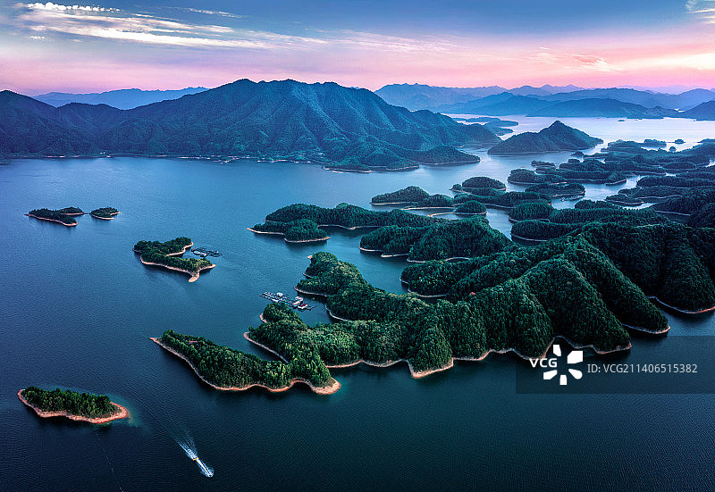 晚霞时刻的千岛湖图片素材