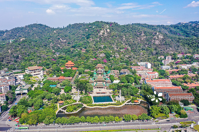 航拍福建厦门南普陀寺 五老峰山脚下图片素材