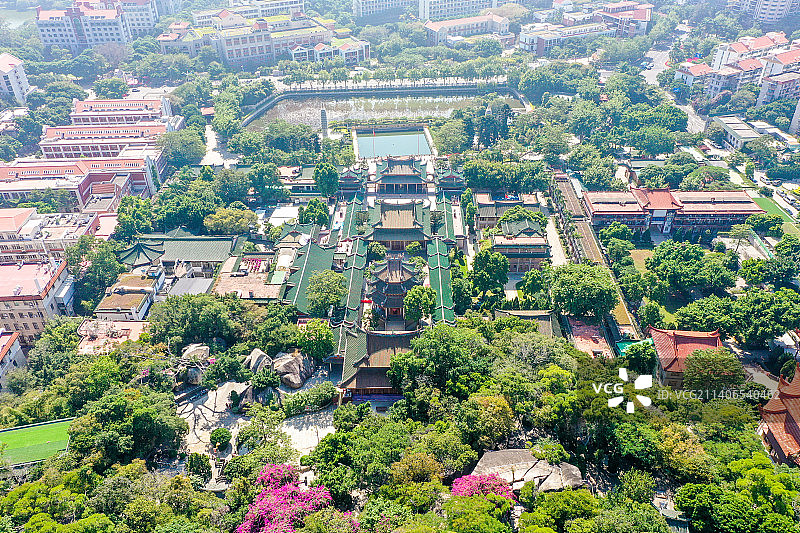 航拍福建厦门南普陀寺 五老峰山脚下图片素材