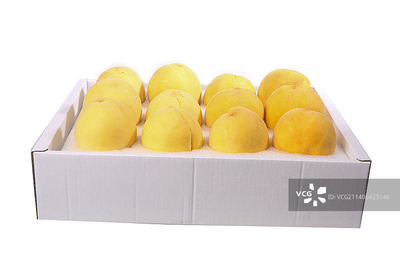 白底上放着的黄桃图片素材