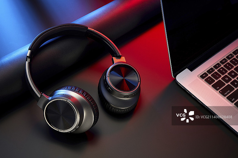 科技感爆棚的耳麦图片素材