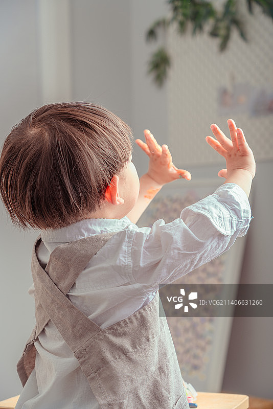 清新快乐男孩图片素材