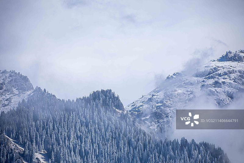 地点：新疆乌鲁木齐县 新疆·乌鲁木齐县·南山 来看看10月份入冬的新疆吧图片素材