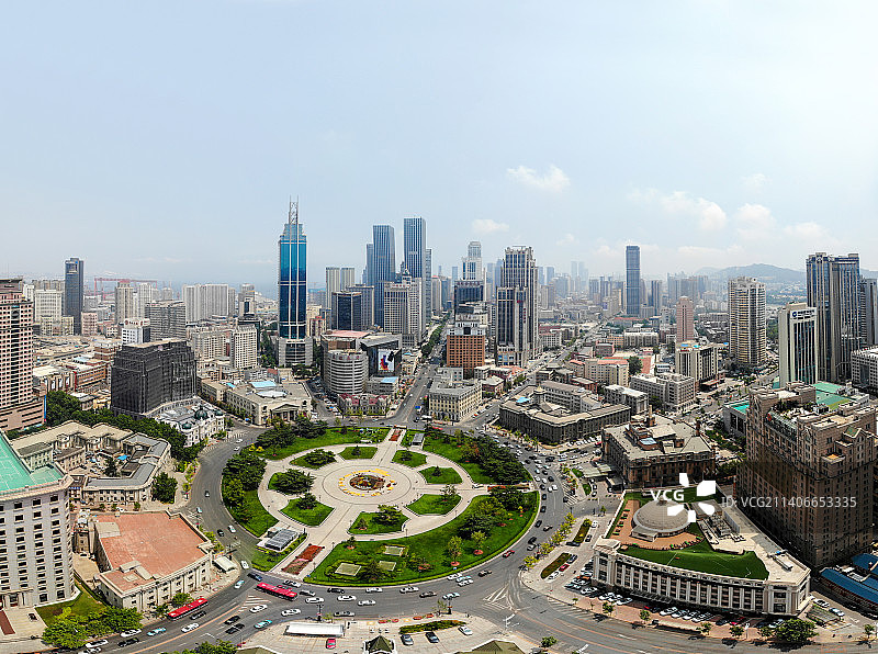 航拍辽宁大连中山广场 城市地标 圆形交通转盘 环形广场图片素材