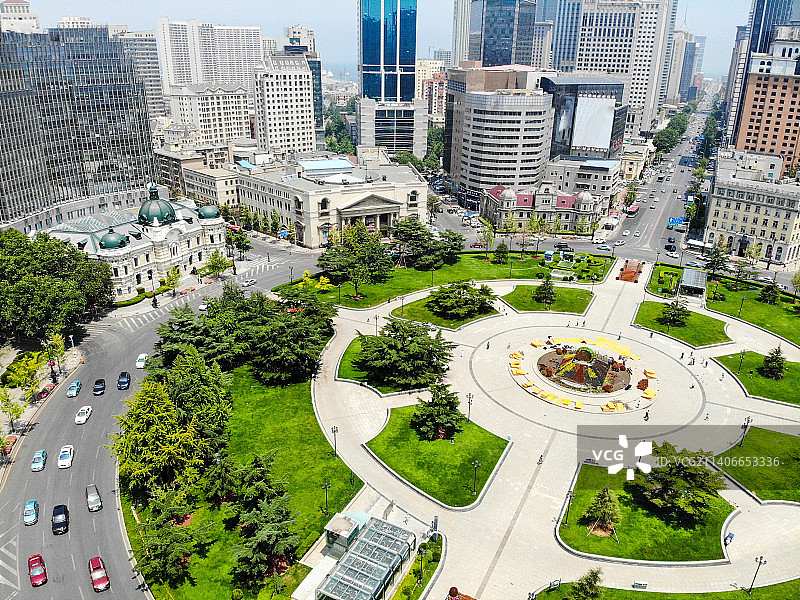 航拍辽宁大连中山广场 城市地标 圆形交通转盘 环形广场图片素材