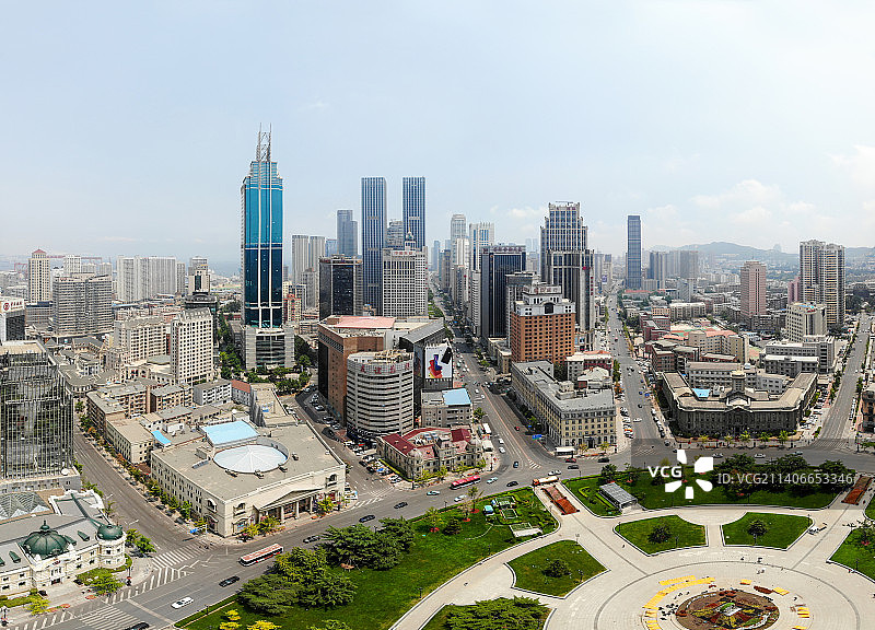 航拍辽宁大连中山广场 城市地标 圆形交通转盘 环形广场图片素材