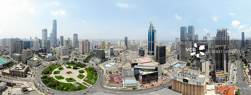 航拍辽宁大连中山广场 城市地标 圆形交通转盘 环形广场图片素材