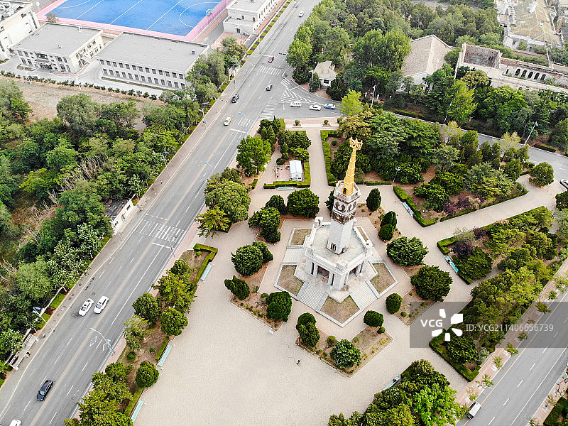 航拍辽宁大连旅顺胜利塔图片素材