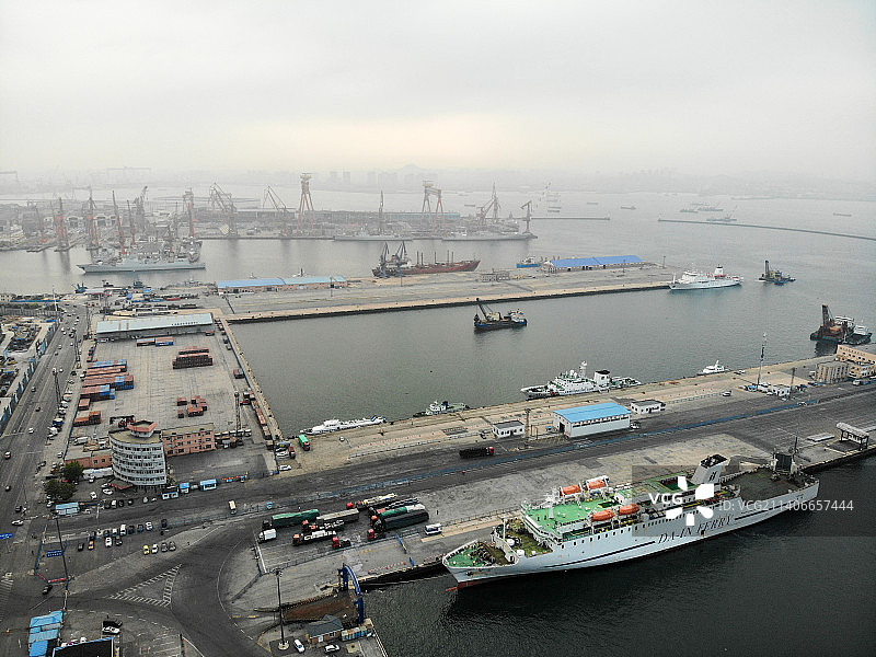 航拍辽宁大连港 港口码头 海港风光图片素材