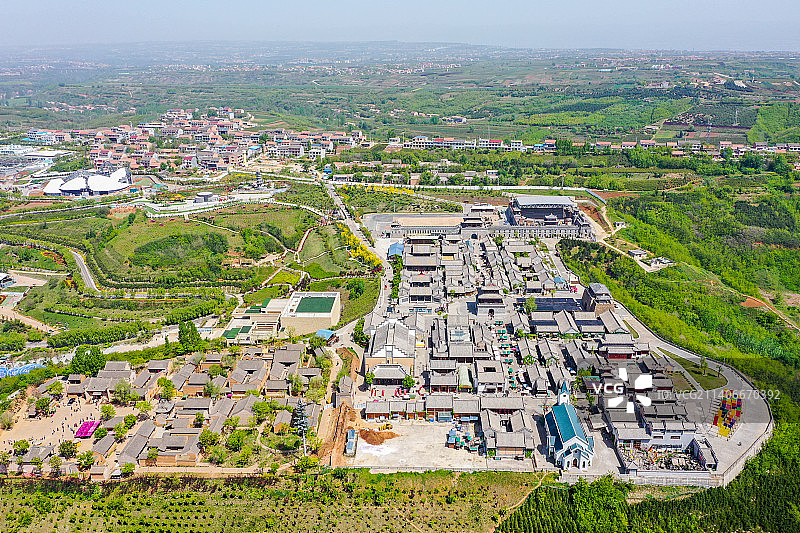 航拍陕西西安白鹿原影视城 蓝田县黄土塬地形风貌图片素材