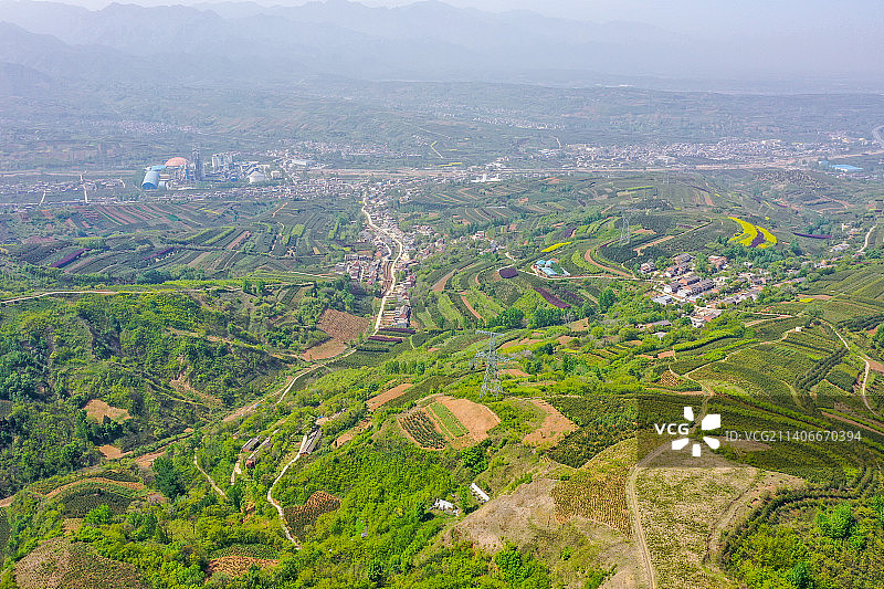 航拍陕西西安白鹿原影视城 蓝田县黄土塬地形风貌图片素材