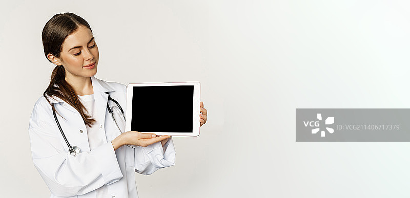 女医生展示在线医疗图片素材