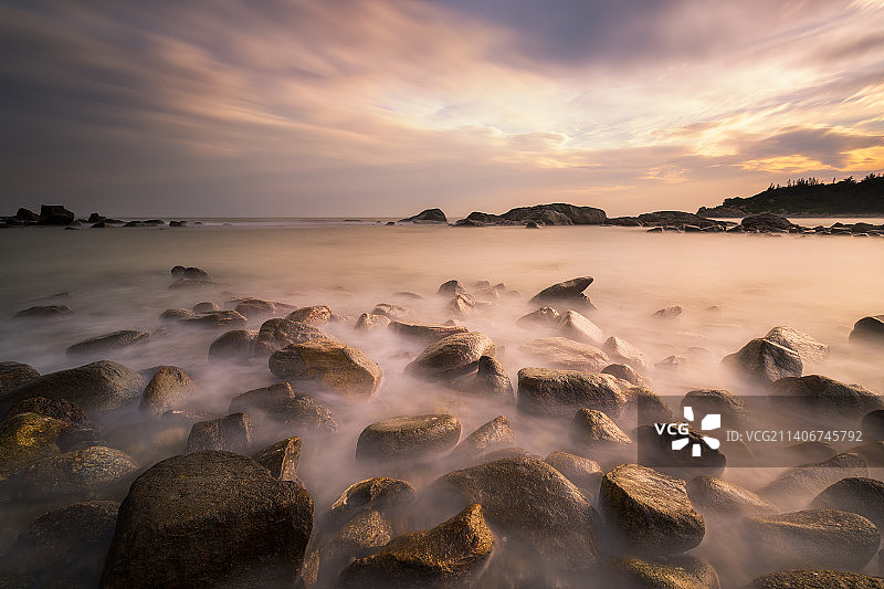 日落时候岩石海滩图片素材