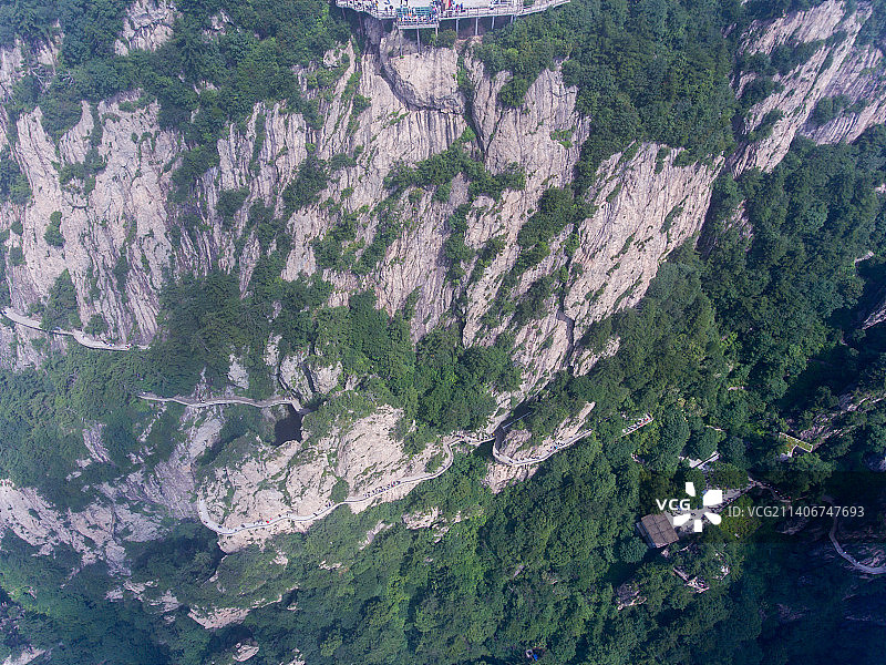 航拍河南洛阳栾川老君山最高峰马鬃岭图片素材
