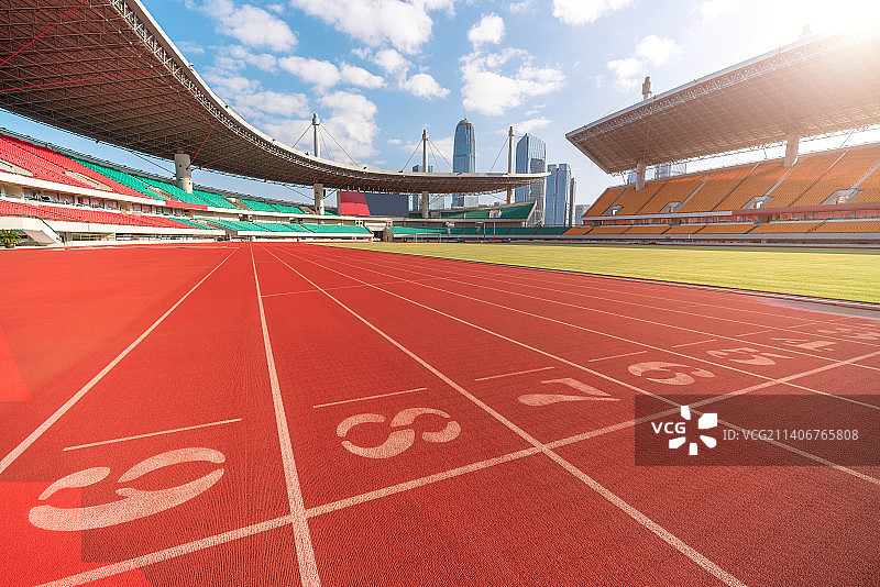体育场内的红色跑道图片素材