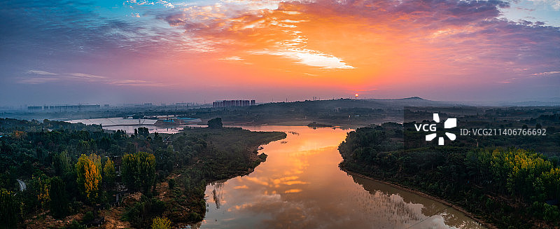 航拍荥阳万山湖公园日出图片素材