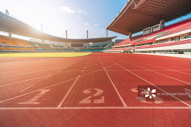 体育场内的红色跑道图片素材