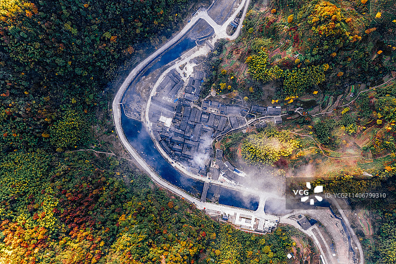 秋季航拍浙江宁波余姚四明山李家坑村晨曦图片素材