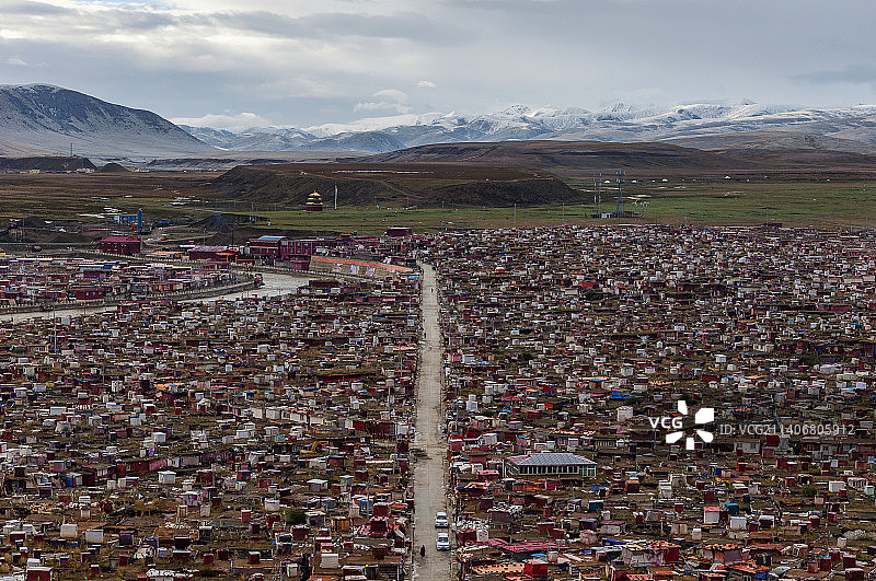 中国四川甘孜州白玉县亚青寺全景风光图片素材