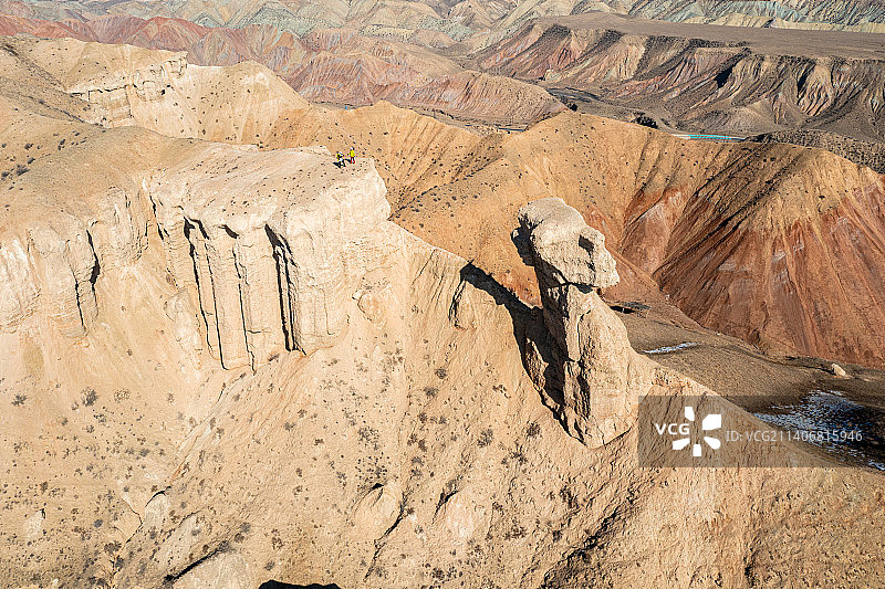 航拍：丹霞地貌  骆驼形状 山峰图片素材