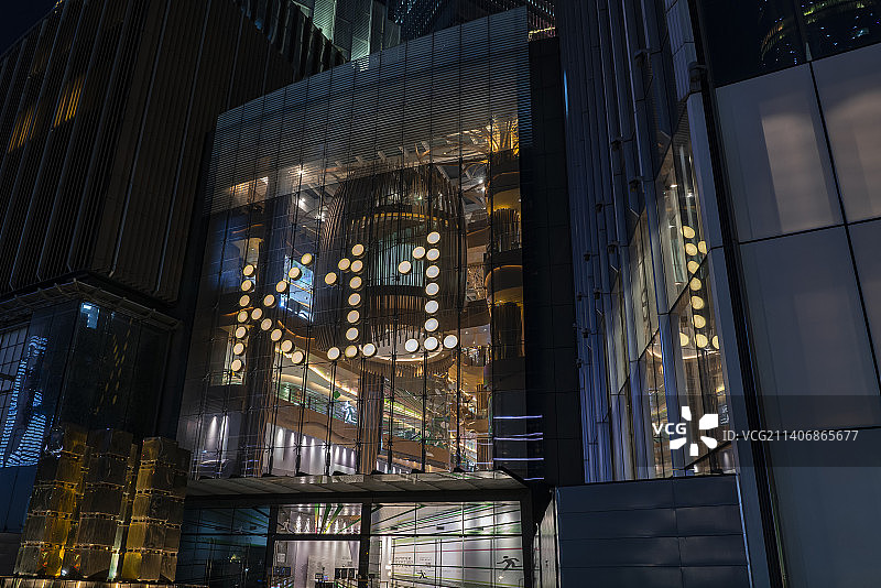 广州K11购物艺术中心的建筑夜景图片素材
