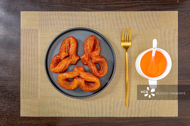 津门甜品：蜜麻花(糖耳朵）图片素材