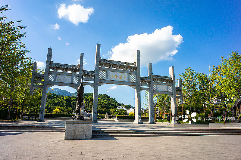 中国湖南省衡阳市南岳衡山景区万寿大鼎寿岳衡山牌坊图片素材