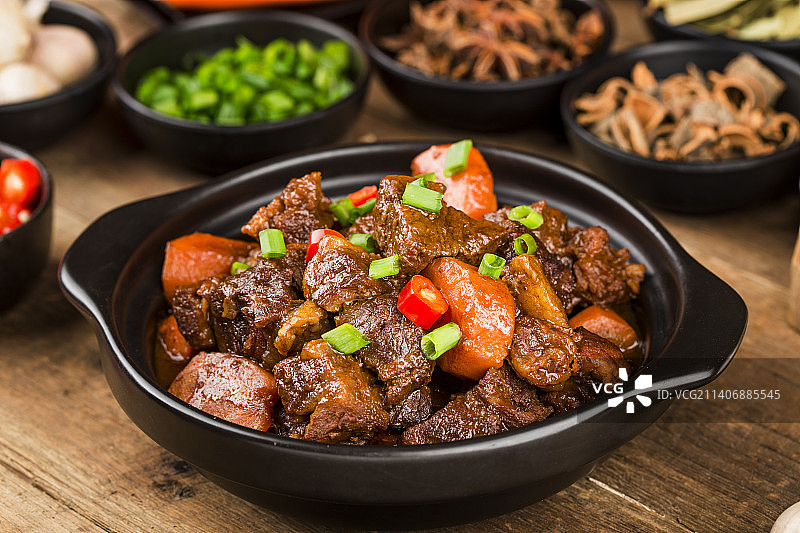 红烧牛腩煲图片素材
